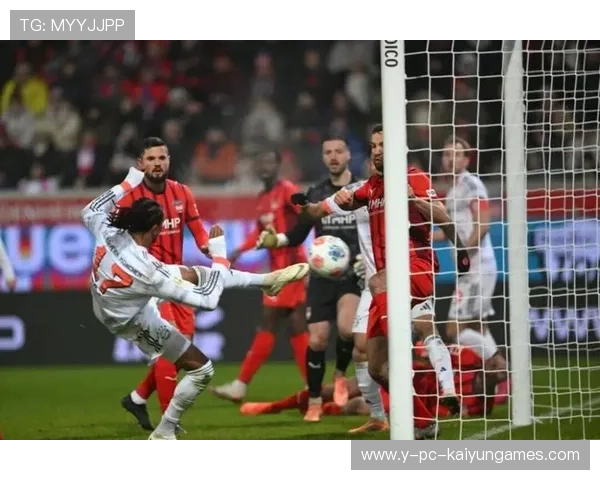 凯恩精准弧线球破门，拜仁控制住比赛节奏